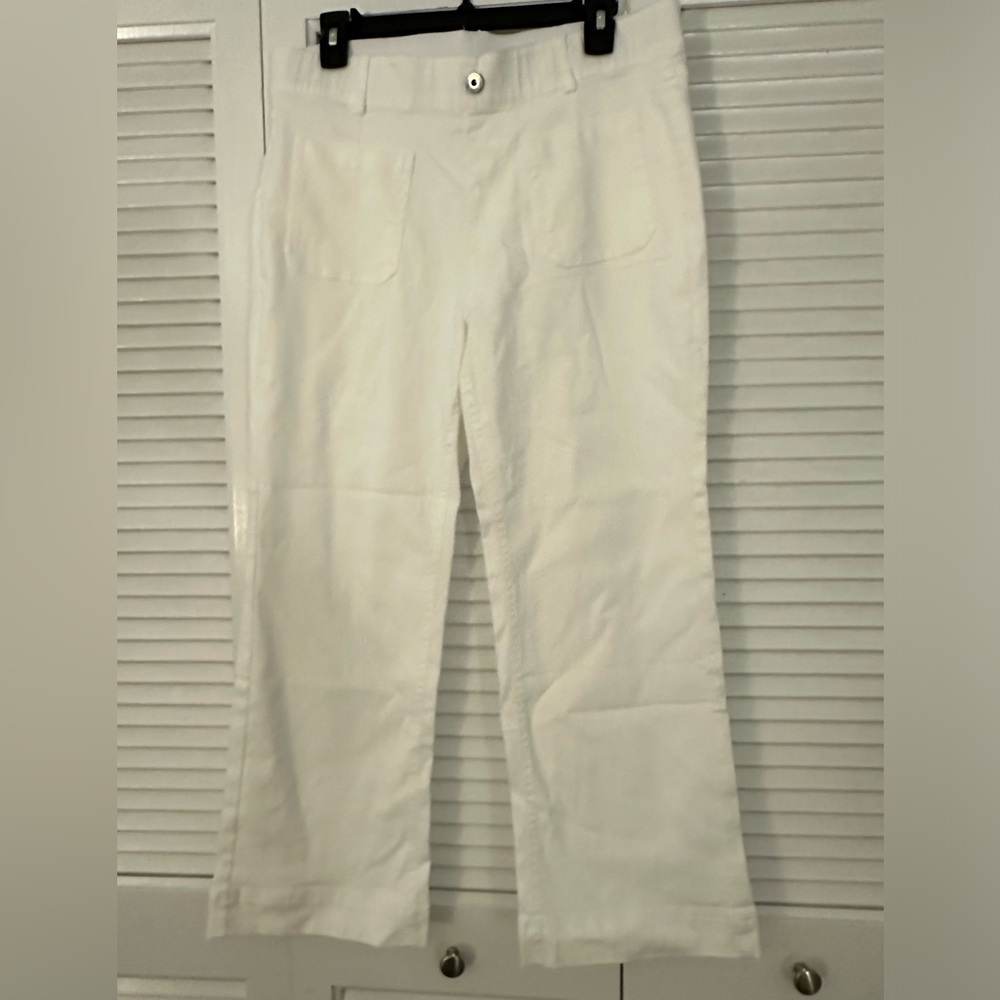 White cropped jeans with front pockets